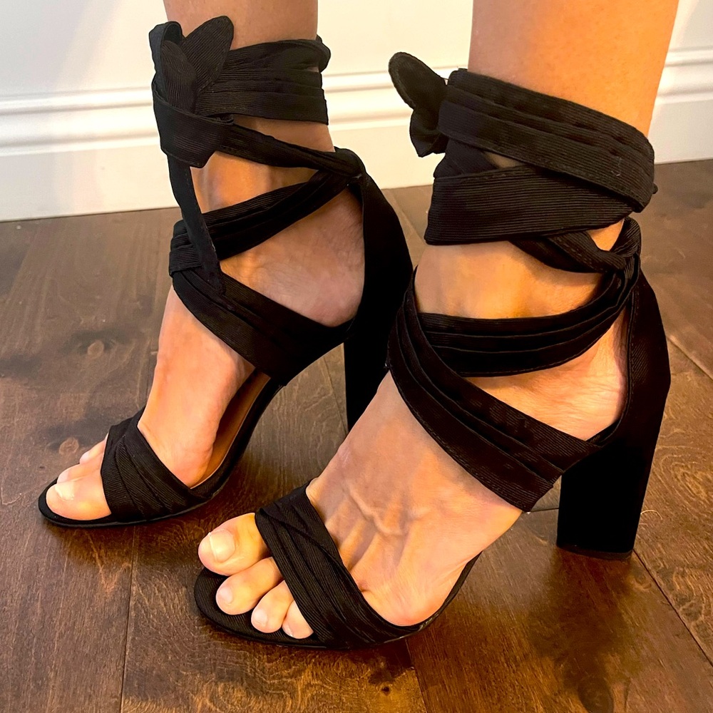 NWOT Gianni Bini Astraahh Sandals